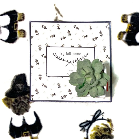 OVERSIZED Plush Throw Blanket ◈ PUG Pilgrim - Picture 5 of 5